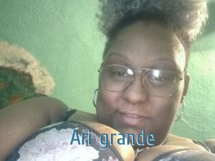 Ari_grande